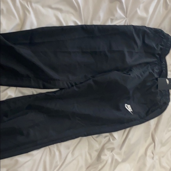 NIKE TRACK PANTS YOUTH XL - Picture 2 of 3